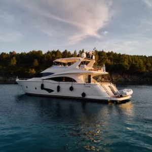 Marquis 720 Fly Bridge